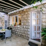 Toma Apartment By Duhomes